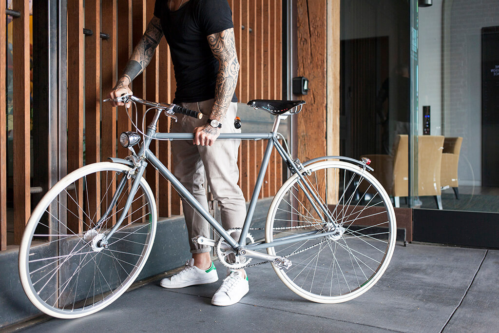 road bike with straight handlebars