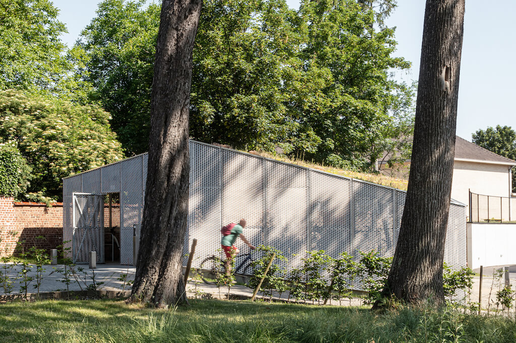 A Belgium town just got a tiny, perfect pavilion for bike parking