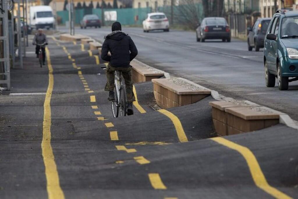 Cycle lane store