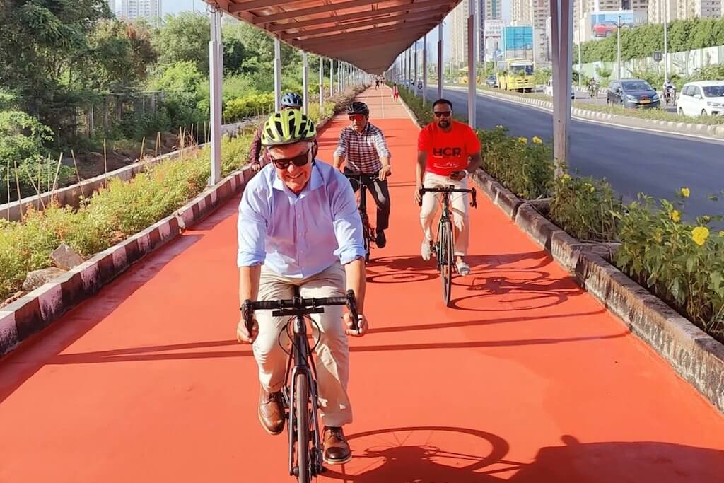 Another amazing solar roof cycling path opens, this time in India