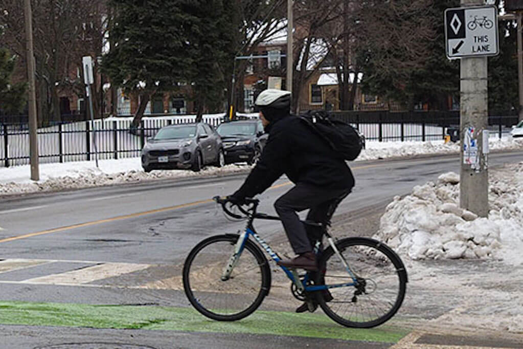 Toronto to improve winter bike lane clearing to promote year-round commuting and other cities should take note