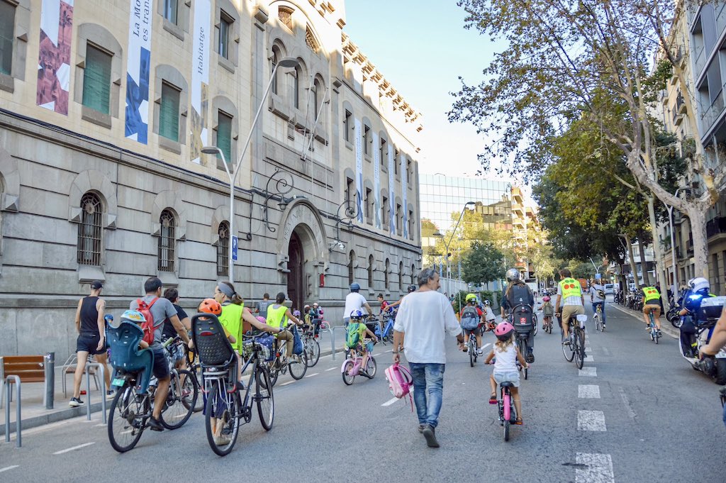 The Biggest Urban Cycling Trends in 2024: Federal Programs, Local Advocacy, and Kids!
