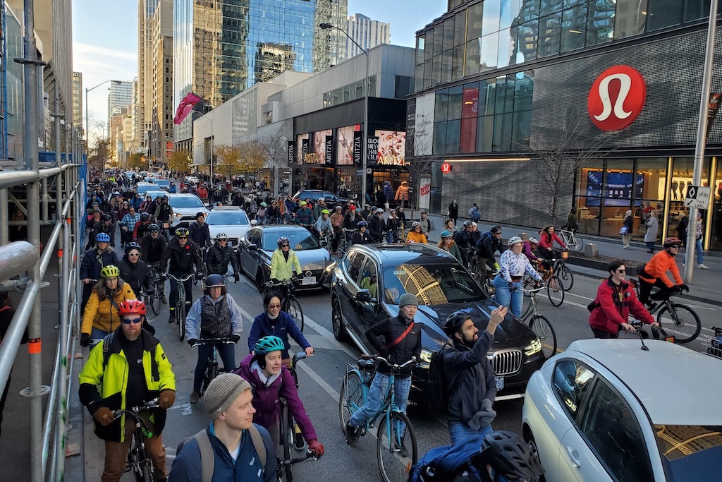 Local cycling group announces legal challenge to Ontario bike lane removal law