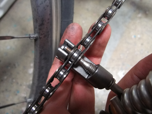 DIY: How to Fix a Bike Chain - 51 DIY F DanGolDwater LeaD